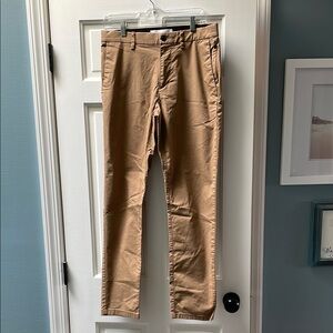 NWOT Old Navy Ultimate Tech Slim khakis